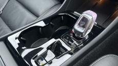 Volvo XC40 2.0 B4P Ultra Dark 5dr Auto Petrol Estate